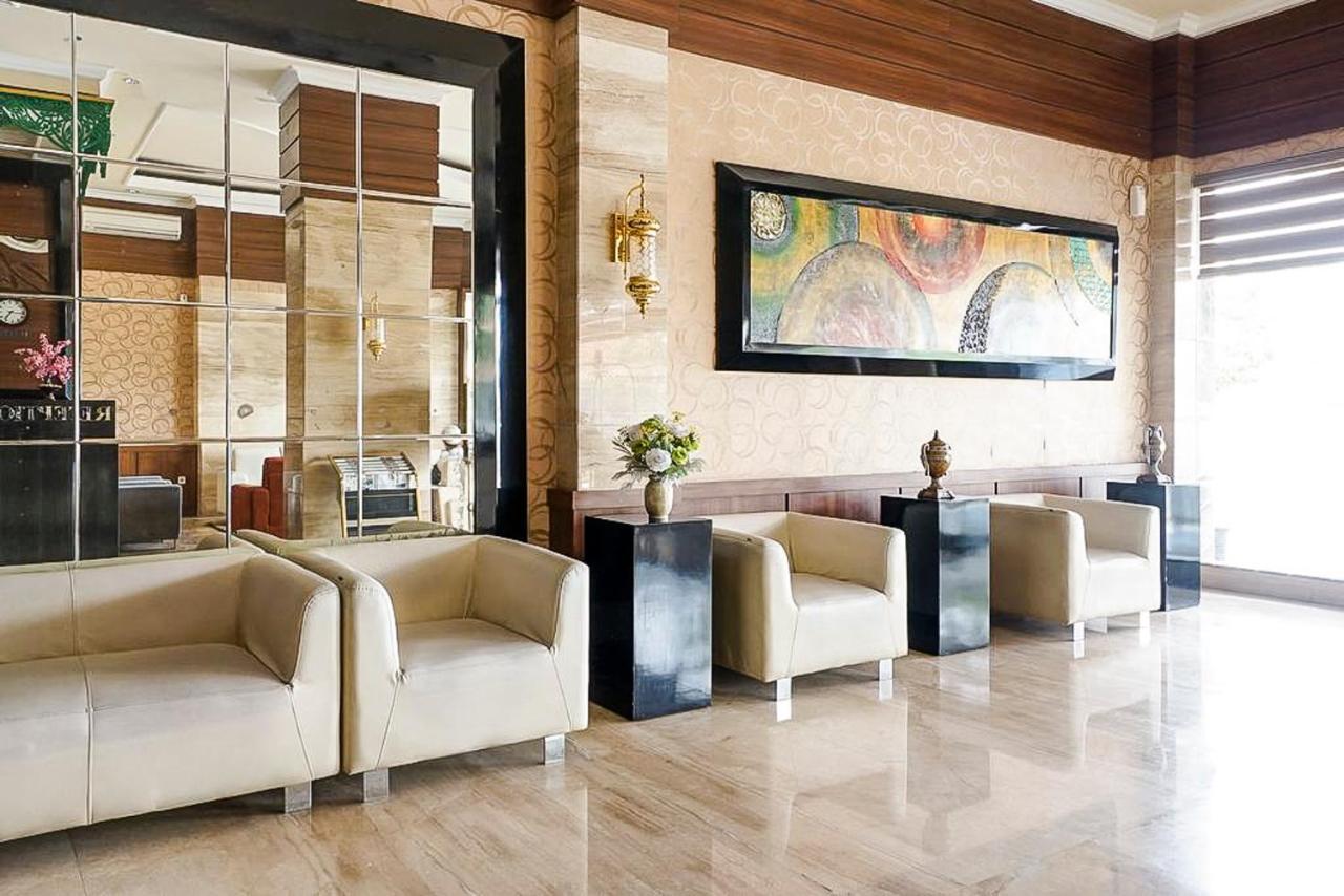 Oyo 289 Hotel Dalwa Syariah Пасуруан Екстериор снимка